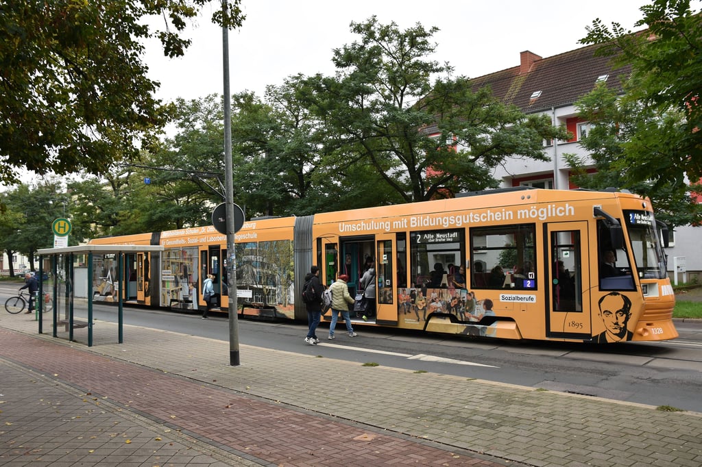 Gute ÖPNV-Anbindung: Die Straßenbahn würde direkt vor der künftigen Grundschule halten.