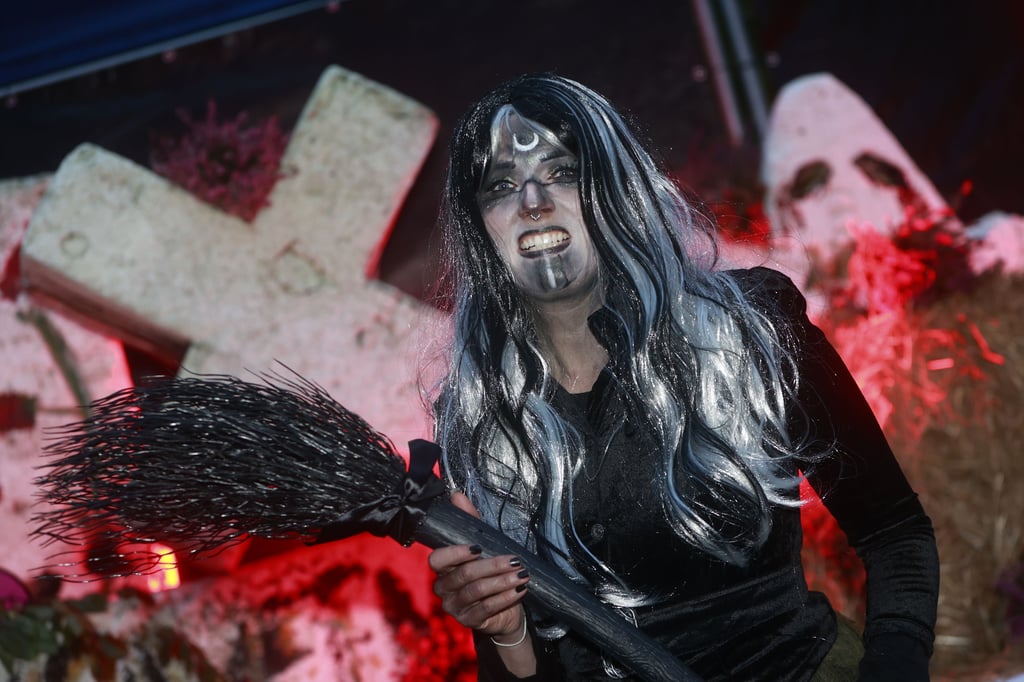 Diese Hexe nimmt später am Umzug teil.