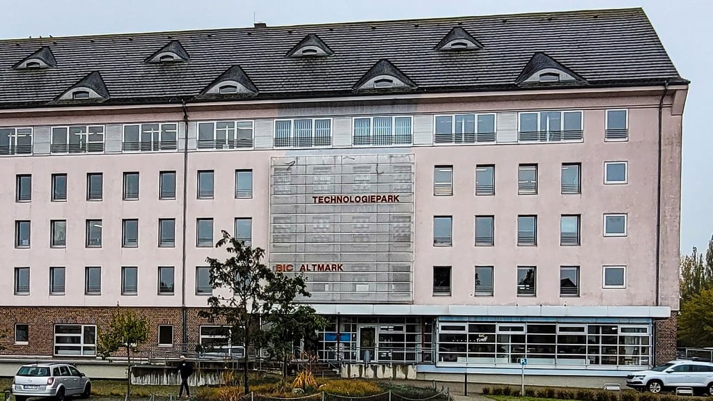 Das Gebäude des BIC Stendal in der Arneburger Straße. Der Landkreis will seine Gesellschafteranteile der Hansestadt Stendal verkaufen.