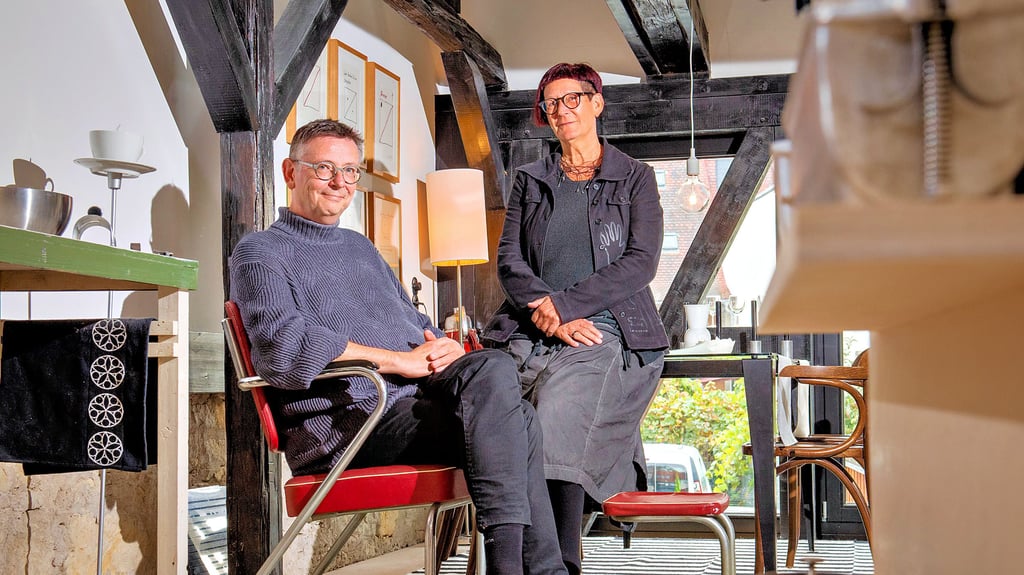 Ad van der Kouwe und Julia van Weijen im frisch sanierten Teil ihres historischen Hauses in Naumburg. Beide kommen aus den Niederlanden und haben ihren Umzug nie bereut.
