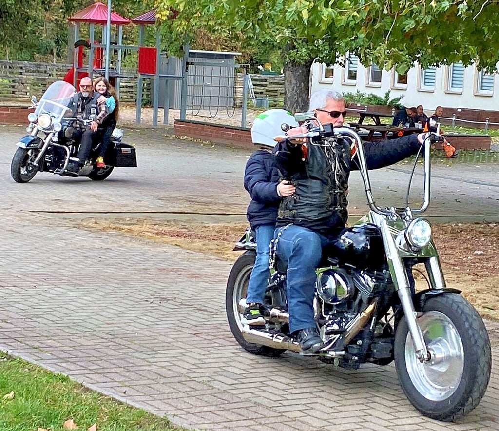 Dutzende Runden drehten die Biker auf dem Schulhof Großmühlingen