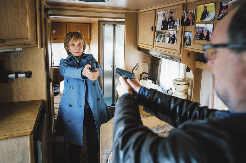 Patt-Situation: Kommissarin Lucas (Ulrike Kriener) und ihr alter Kollege Wolfram Truss (Rainer Bock) richten ihre Waffen aufeinander.