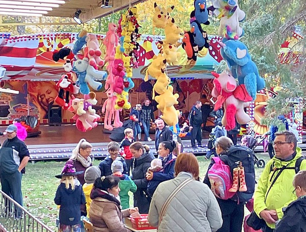 Die Losbude vorm Autoscooter.