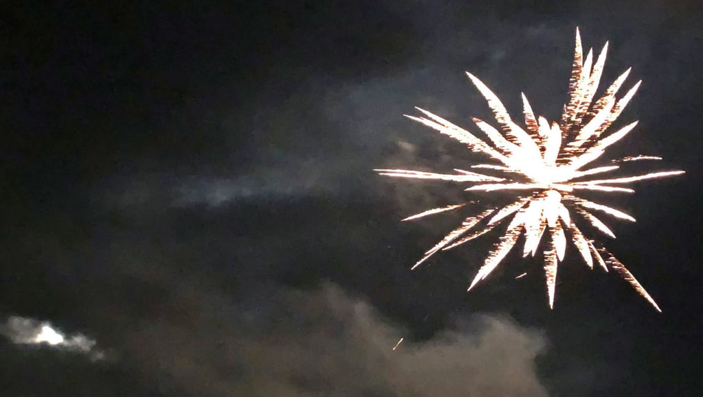 Feuerwerk-Event auf Loksportplatz: Fast eine Stunde lang wurde der Himmel erhellt.