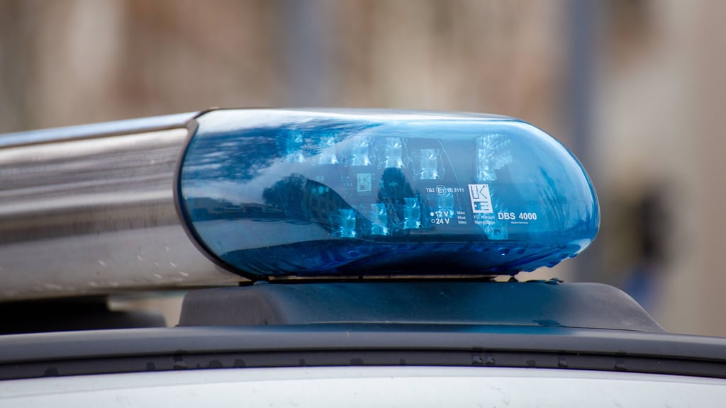 In Tangermünde wurden zwei Diebe auf frischer Tat ertappt. Die Polizei fand bei einem der Täter eine selbstgebastelte Waffe.