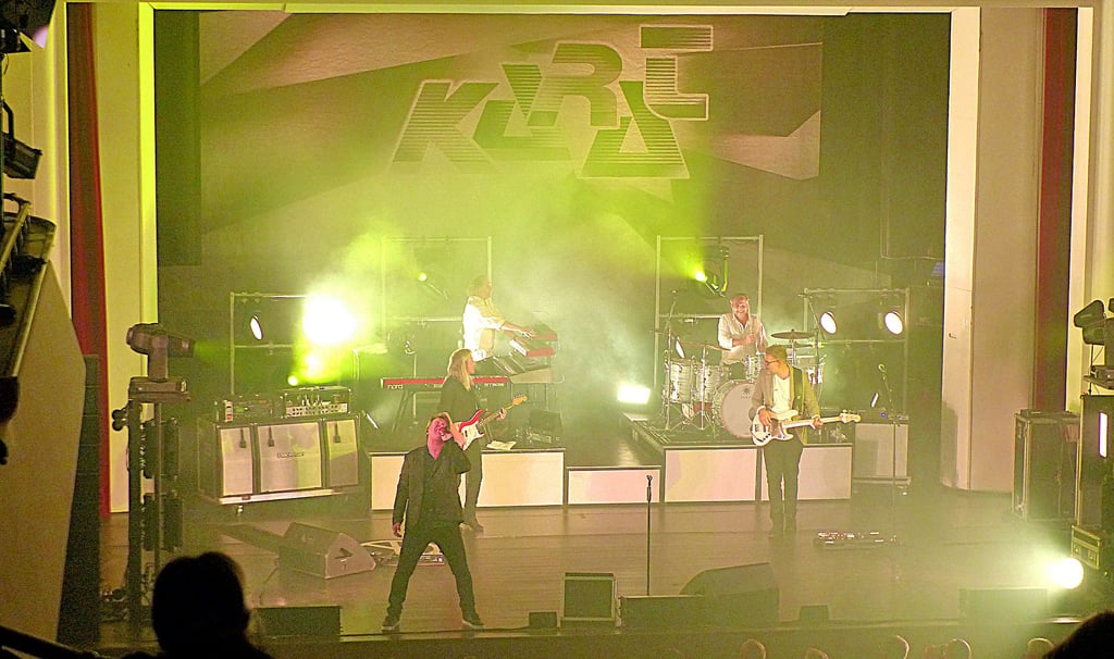 Karat spielt in neuer Besetzung und rockt in Wolfen das Kulturhaus.