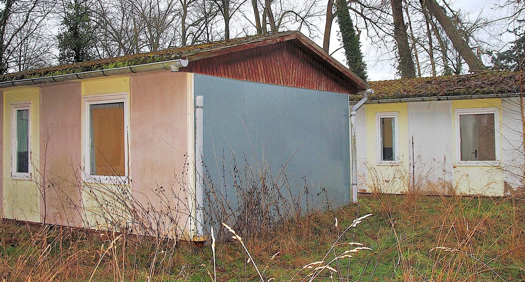 Auch der Abriss der maroden Bungalows am Apenburger Waldbad muss wegen des fehlenden Haushalts verschoben werden.