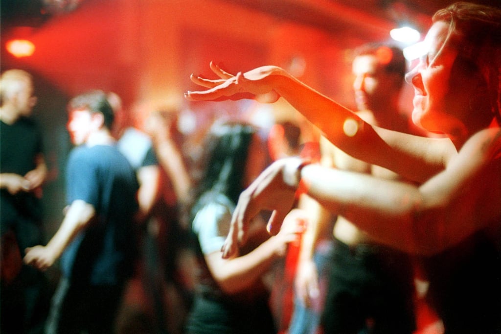 Am Wochenende wird in den Clubs getanzt.