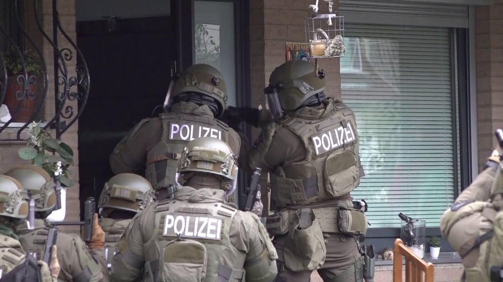 Ein Spezialeinsatzkommando (SEK) der Polizei bei einem Zugriff in Hannover.