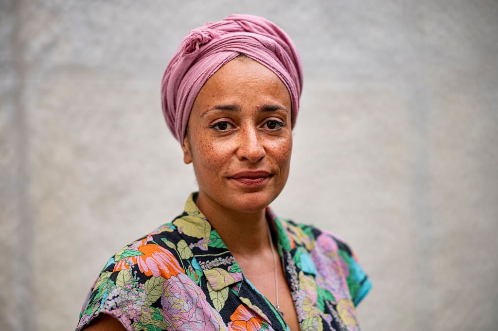 Zadie Smith legt einen historischen Roman vor, der viele aktuelle Bezüge hat.