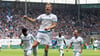 Luca Schuler (M.) und seine Teamkameraden vom 1. FC Magdeburg wollen in die 3. Runde des DFB-Pokals. Dafür müssen sie gegen Holstein Kiel gewinnen.