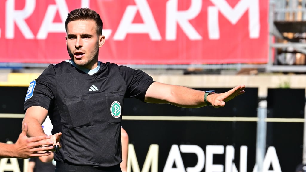 Schiedsrichter Tom Bauer wird das DFB-Pokalspiel des 1. FC Magdeburg bei Holstein Kiel leiten.