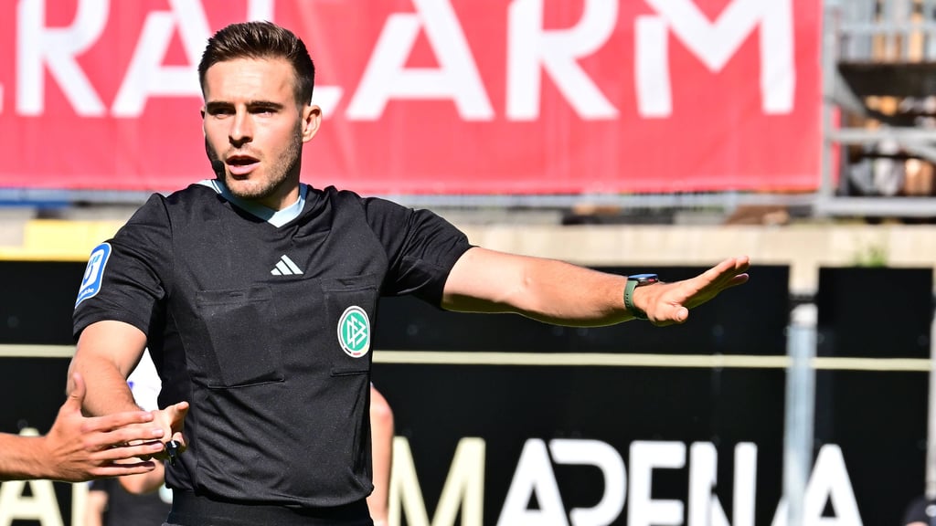 Schiedsrichter Tom Bauer wird das DFB-Pokalspiel des 1. FC Magdeburg bei Holstein Kiel leiten.