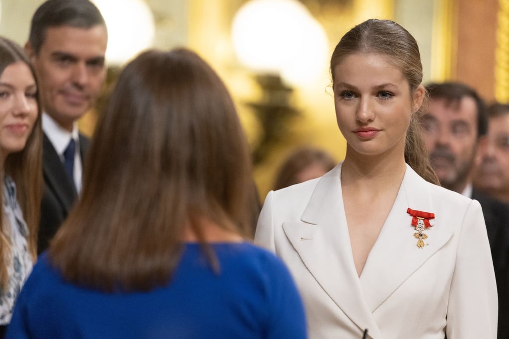 Prinzessin Leonor (r) legt ihren Eid auf die Verfassung im Abgeordnetenhaus ab..