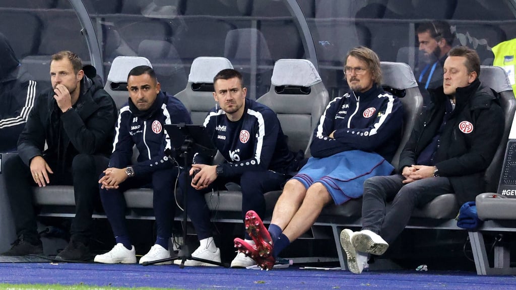 Bo Svensson (l.) trat vor dem Heimspiel gegen RB Leipzig als Trainer beim FSV Mainz 05 zurück.