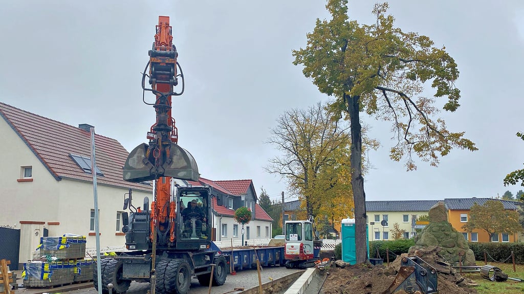 Die zukünftige Bushaltestelle wird nach dem Umbau barrierefrei sein und nur noch eine Aufstellfläche haben.