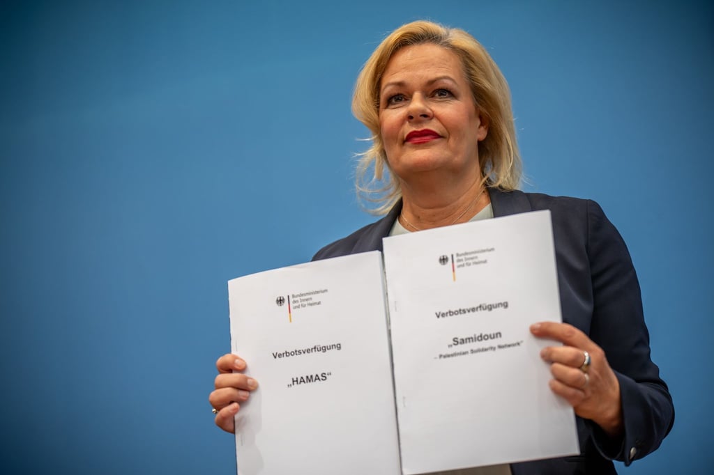 Bundesinnenministerin Nancy Faeser präsentiert die Verbotsverfügungen für Hamas und Samidoun.