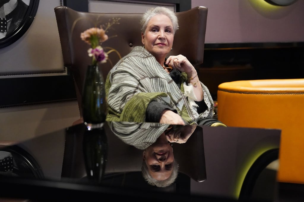Die Schauspielerin Katerina Jacob in der Lobby eines Hotels in Hamburg. Sie wirbt für ihre neue ARD-Komödie aus der Reihe „Anna und ihr Untermieter“.