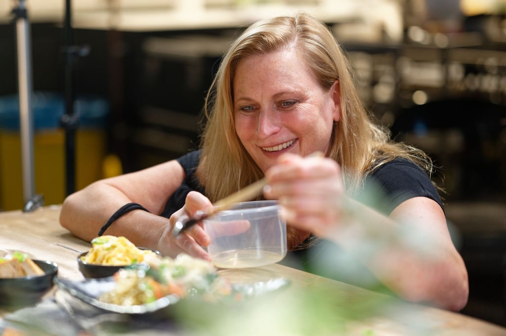 Damit Speisen in Filmen und auf Fotos besonders lecker aussehen, arbeiten Food-Stylisten wie Sylvia Hartmann mit verschiedenen Helferlein.