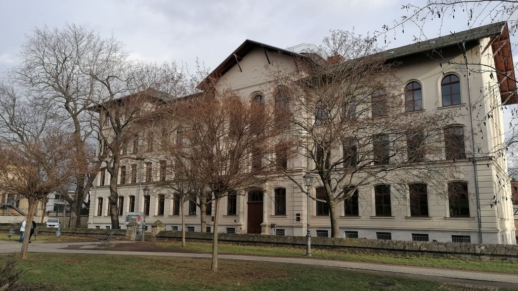 Das Landesschulamt Sachsen-Anhalt entlastet einen Lehrer am Ascherslebener Gymnasium Stephaneum von allen gegen ihn erhobenen Vorwürfen.