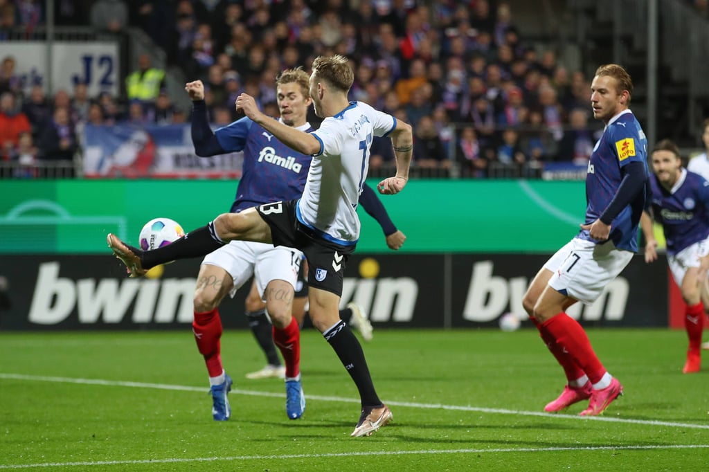 Artistisch bereitete Connor Krempicki das 1:0 des 1. FC Magdeburg gegen Holstein Kiel vor.