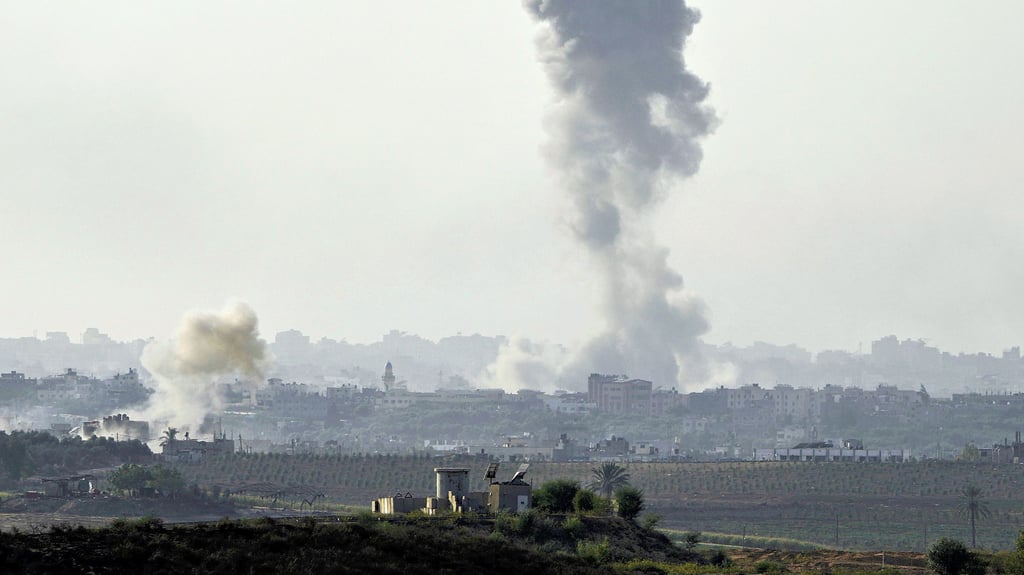 Rauch steigt vor wenigen Tagen nach einem israelischen Luftangriff im Gazastreifen auf.