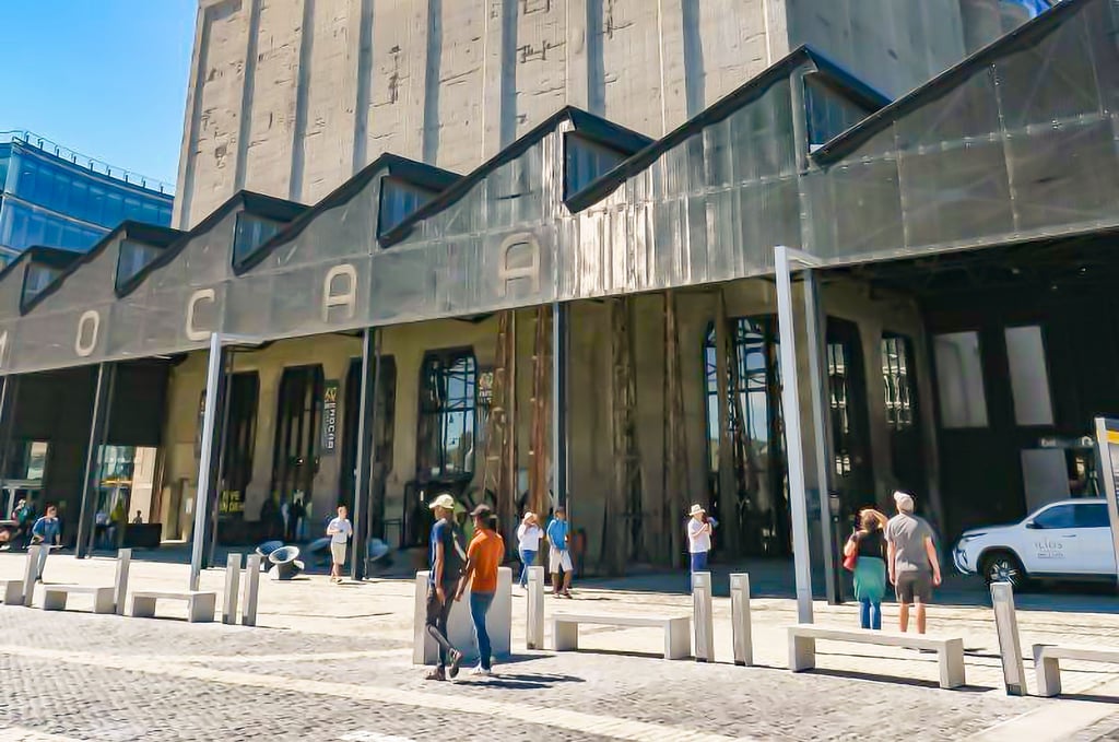 Das Zeitz Museum of Contemporary Art Africa ist in zentraler Lage in der V&A Waterfront im südafrikanischen Kapstadt zu finden.