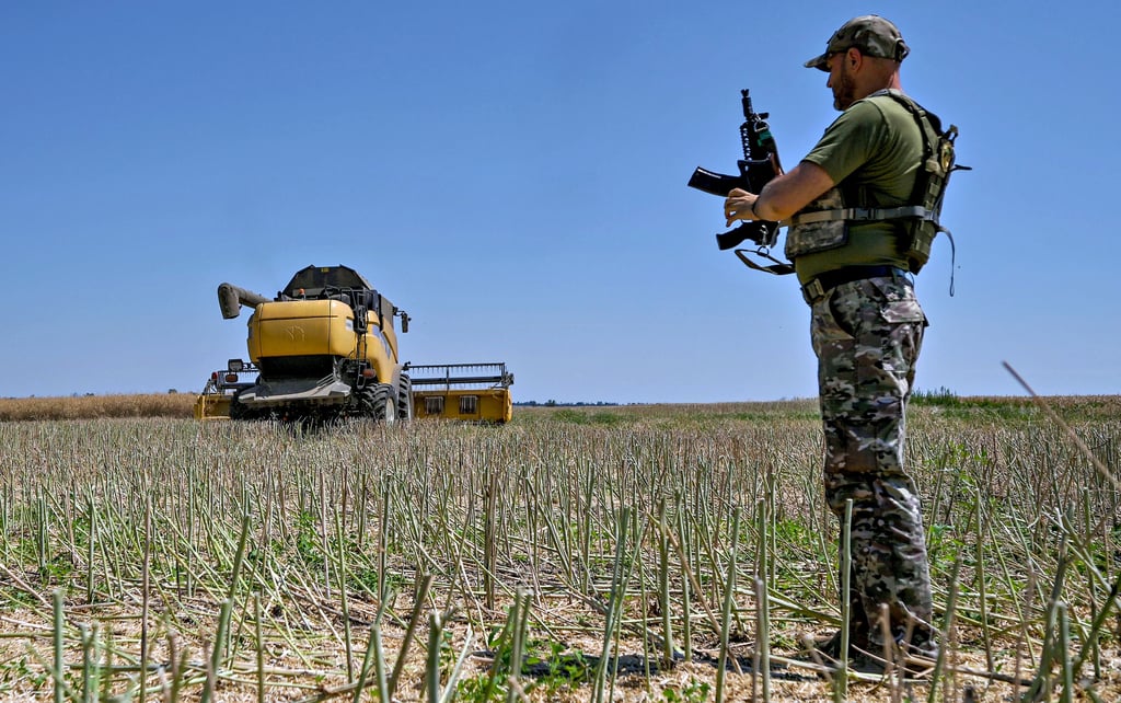 Seit fast zwei Jahren wird in der Ukraine gekämpft. Darunter leiden auch deutsche Landwirte, die Flächen im Land bewirtschaften.
