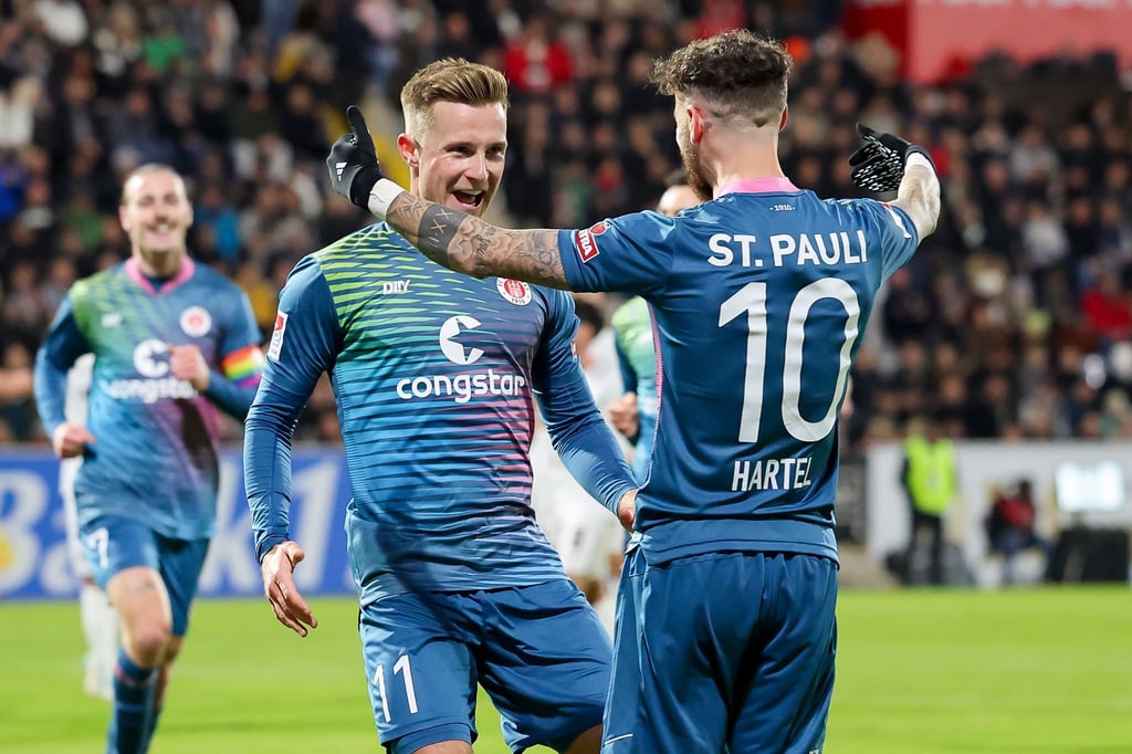 Führten St. Pauli in Elversberg zum Sieg: Johannes Eggestein (l) und Marcel Hartel.