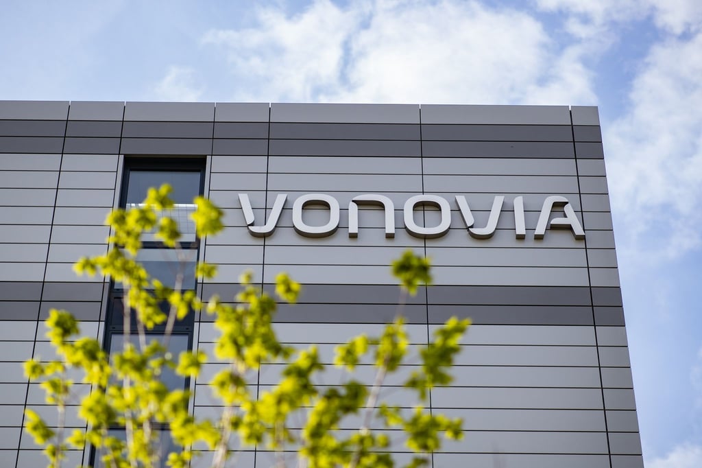 Der Schriftzug des Wohnungsunternehmens Vonovia ist an der Firmenzentrale in Bochum.