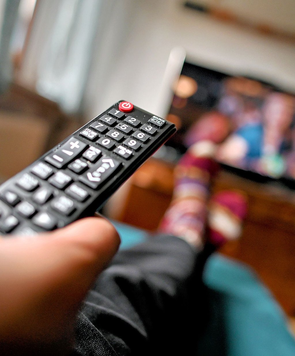 Wer sich als Mieter nicht rechtzeitig um einen Fernsehanschluss kümmert, könnte schon bald auf einen schwarzen Bildschirm starren.