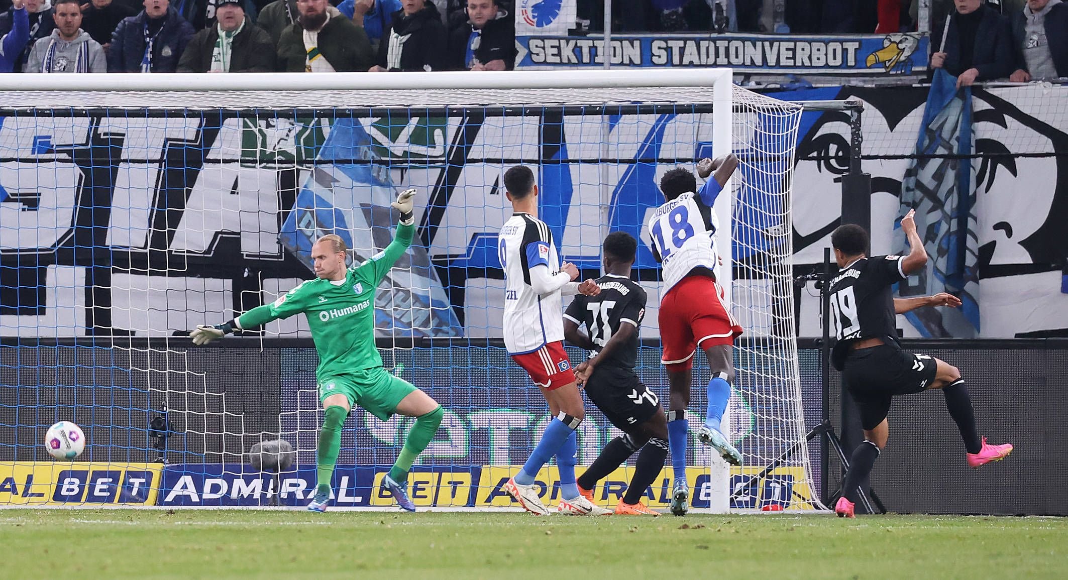 1. FC Magdeburg Verliert Top-Spiel Beim HSV: Daniel Elfadli Sieht Rote ...