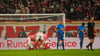 Die einen jubeln, die anderen sind konsterniert: Mainz feiert das 1:0 gegen RB
