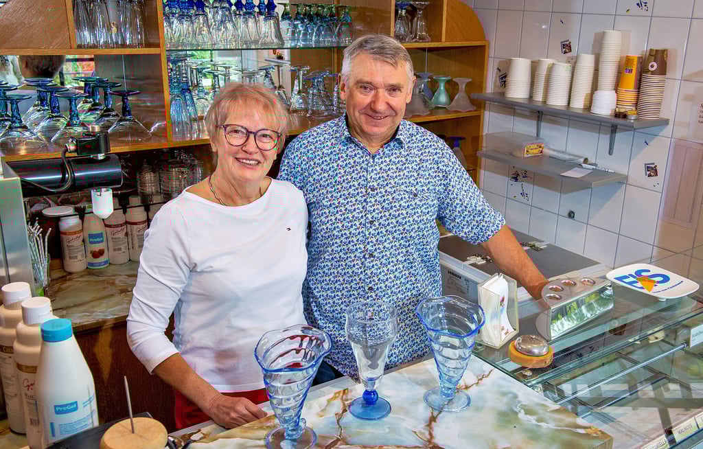 Die Eisschalen sind leer. Nach über 30 Jahren geht mit der 2023er-Saison eine Ära in Mertendorf zu Ende. Birgit und Thomas Kühn schließen ihr Eiscafé, in das Gäste sogar aus Halle und Leipzig einkehrten, für immer.