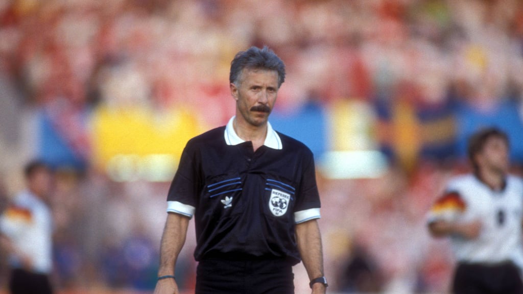 Der Schweizer Schiedsrichter Bruno Galler