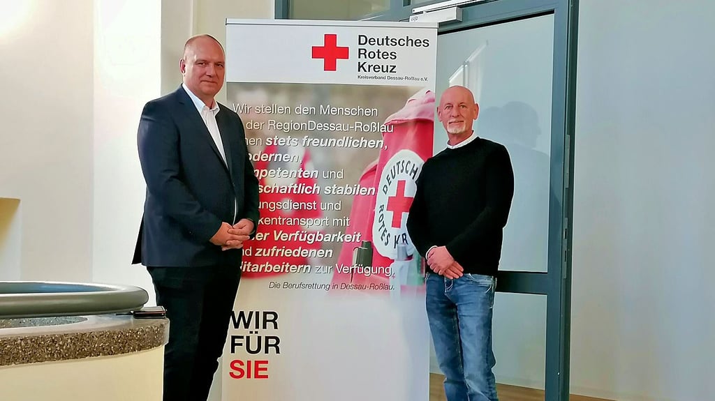 Der neue und der alte Chef: Gunnar Krause (li.) und Hans-Peter Hündorf vor den neuen Räumlichkeiten im Golfpark