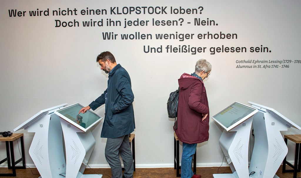 Literatur trifft auf digitale Möglichkeiten: In der Klopstock-Ausstellung im Besucherzentrum gibt es auch Medienstationen.