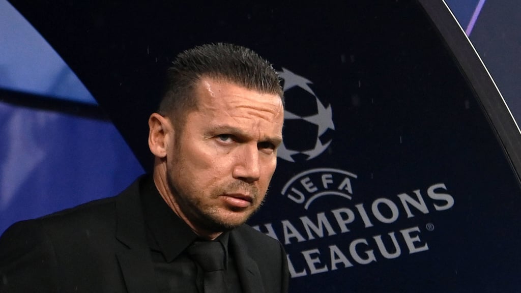 Sind seine Tage als Trainer von Roter Stern Belgrad gezählt? Barak Bakhar muss gegen RB liefern.