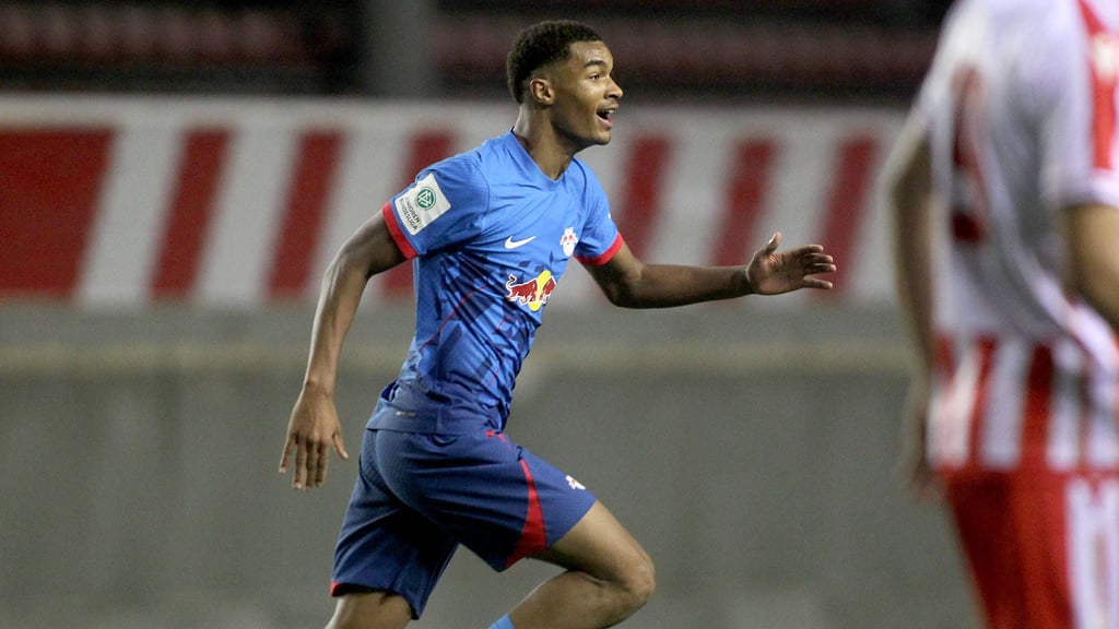 Yannick Eduardo freut sich über sein Tor für RB.