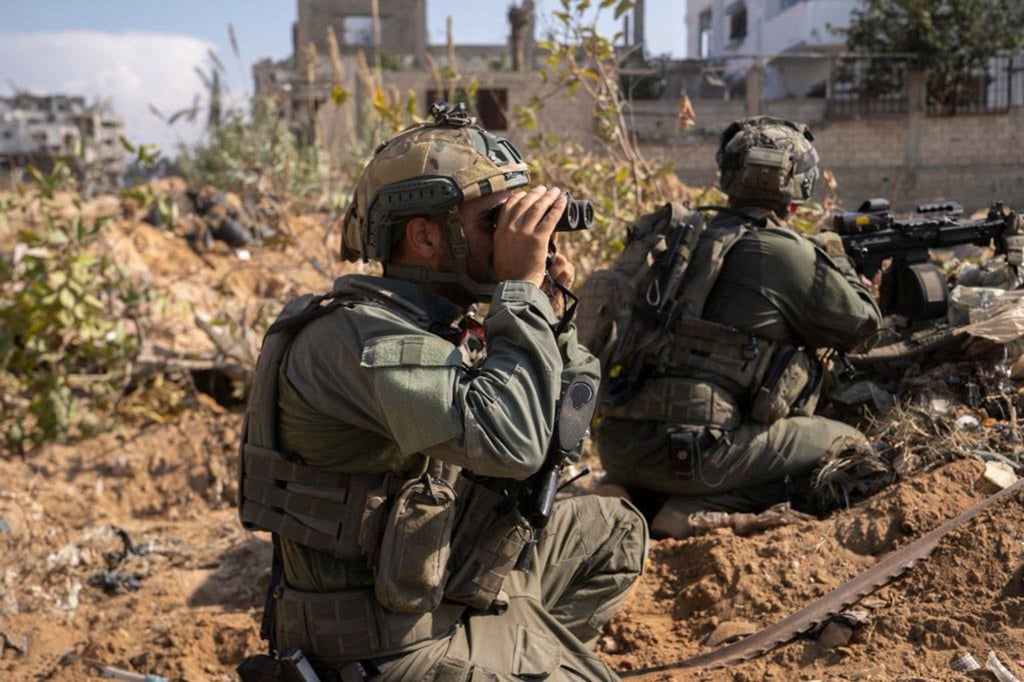 Das vom israelischen Militär zur Verfügung gestellte Foto soll israelische Soldaten während einer Bodenoperation im Gazastreifen zeigen.