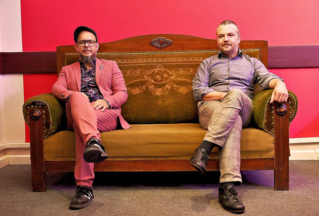 Tobias (l.) und Sebastian Hengstmann in ihrer Spielstätte in Magdeburg, Breiter Weg 37.
