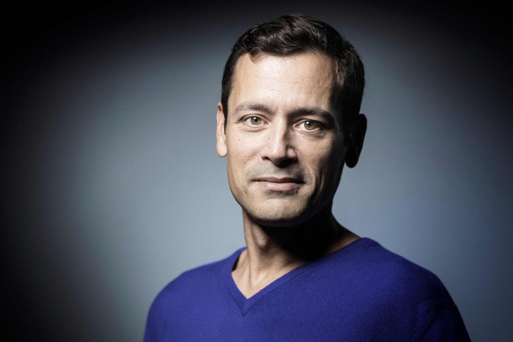 Jean-Baptiste Andrea, Schriftsteller und Regisseur aus Frankreich. Der 52-jährige erhält den französischen Literaturpreis Prix Goncourt für seinen Roman „Veiller sur elle“ ("Pass auf sie auf").