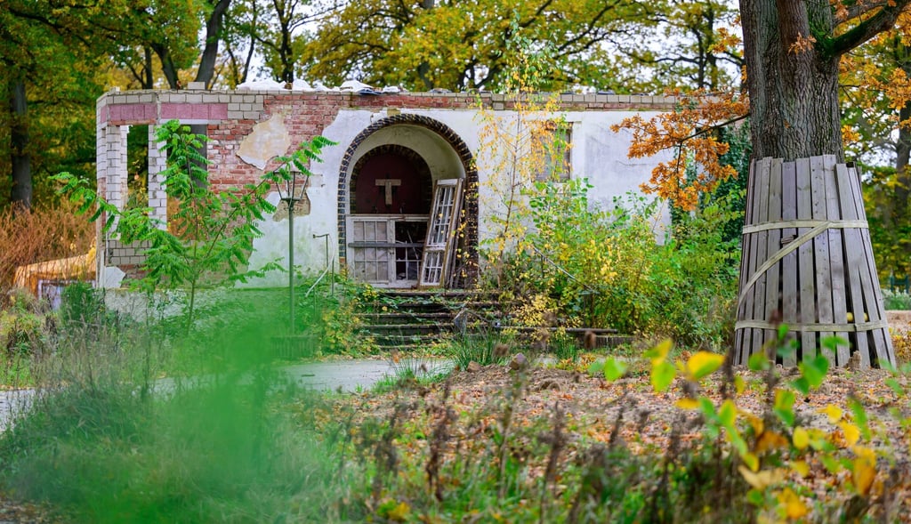 Die Überreste der ehemaligen Möllering-Villa stehen auf einem Grundstück.