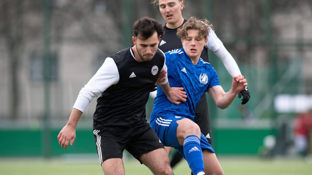 Robin-Charles Traboulsi (l.) spielte schon in der Regionalliga Nordost und unterschrieb jetzt beim 1. FC Magdeburg II in der Oberliga.