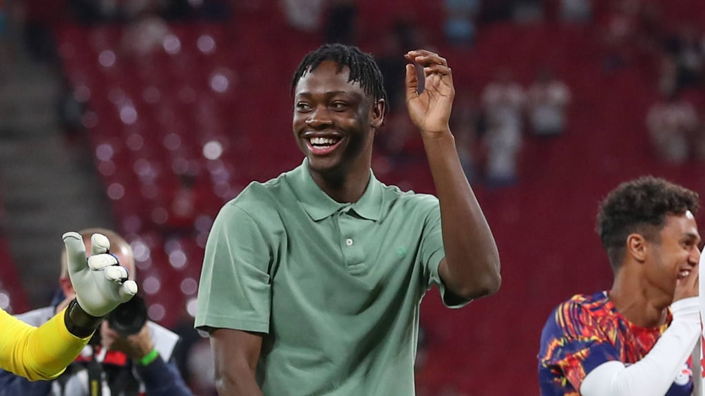 Sommer-Zugang El Chadaille Bitshiabu stand bislang nur zum Feiern mit seinen Teamkollegen für RB Leipzig auf dem Rasen.