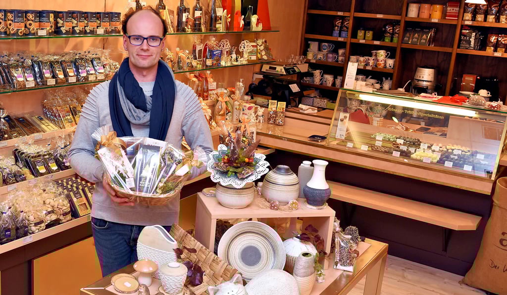 Sven Schmidt in seinem neuen Laden, den er umkrempeln will. Keramik wird es künftig kaum noch geben.