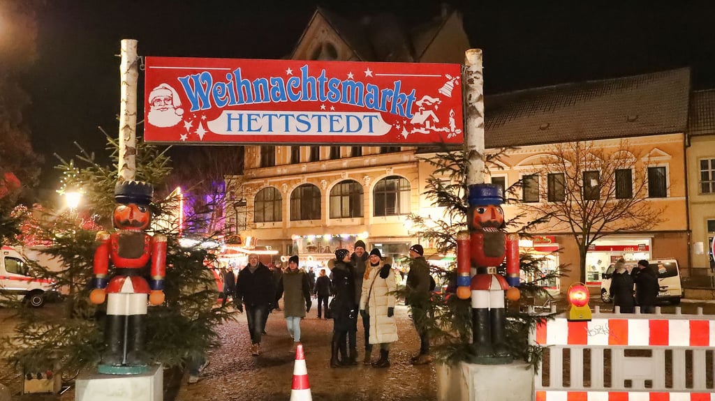 Archivbild - Auch in diesem Jahr gibt es wieder ein weihnachtliches Treiben auf dem Marktplatz.