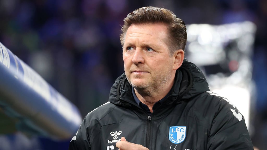 Christian Titz weiß schon genau, wie er die Defensive des 1. FC Magdeburg gegen Hansa Rostock aufstellen wird.