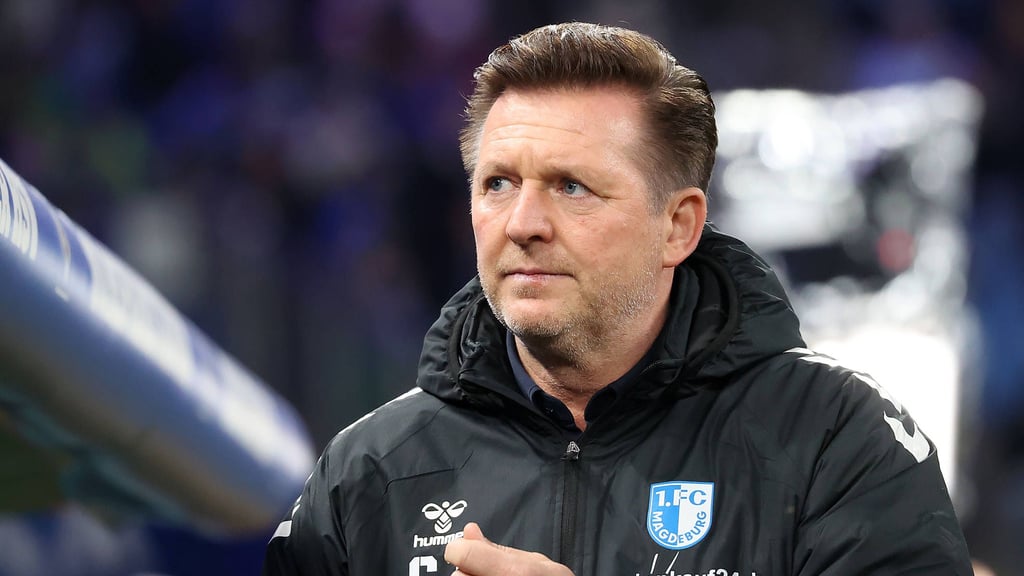 Christian Titz weiß schon genau, wie er die Defensive des 1. FC Magdeburg gegen Hansa Rostock aufstellen wird.
