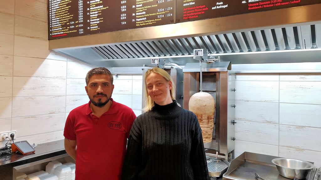 Jeanine und Efe in ihrem Grillhaus „By Efe“ in Salzwedel.
